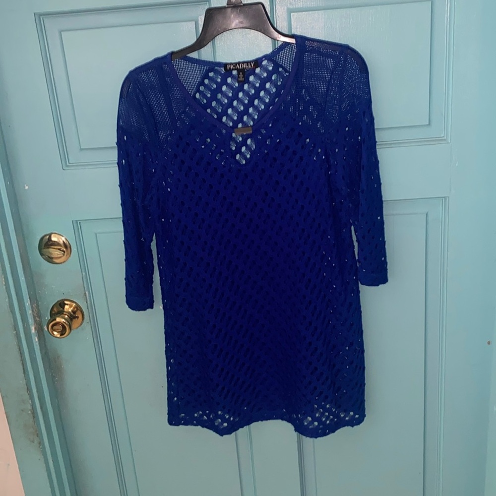 Piccadilly 2 piece top in royal blue. Size S. Made in Canada.# 3430
